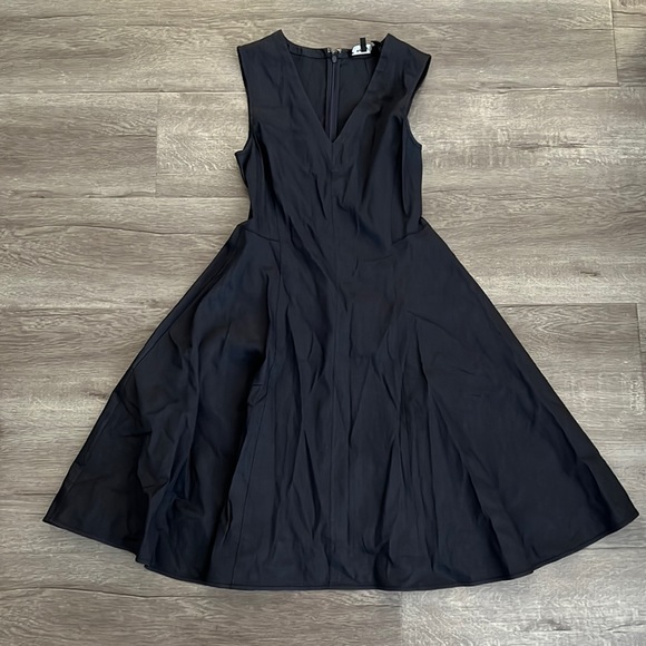 Theory - Dress with Pockets - Picture 1 of 3